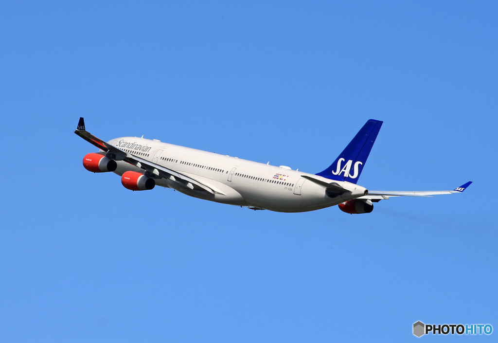 「青い日」SAS A340-313 OY-KBA Takeoff 