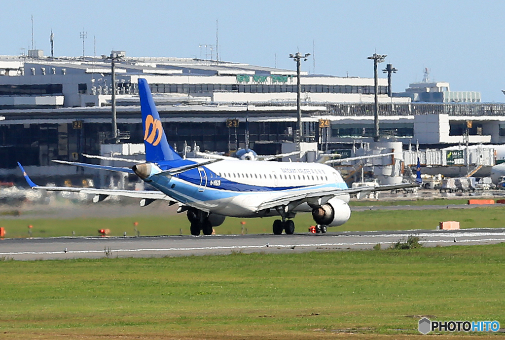 「ぶるー」 マンダリン航空エンブラエル B-16828 飛行