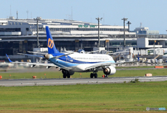 「ぶるー」 マンダリン航空エンブラエル B-16828 飛行