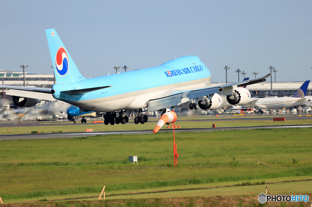 「スカイ」 KOREAN CARGO 747-8 HL7623 着地前