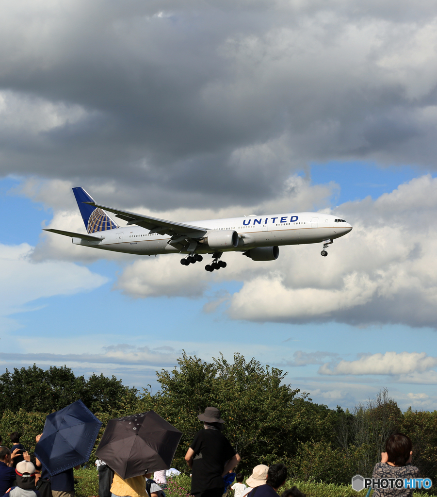 「青が大好き」 UNITED 777-222  Landing