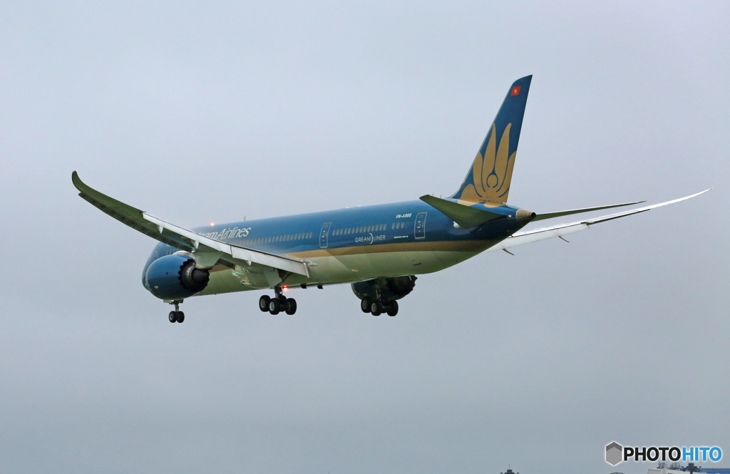 「雲」 Vietnam 787-9 VN-A866 到着