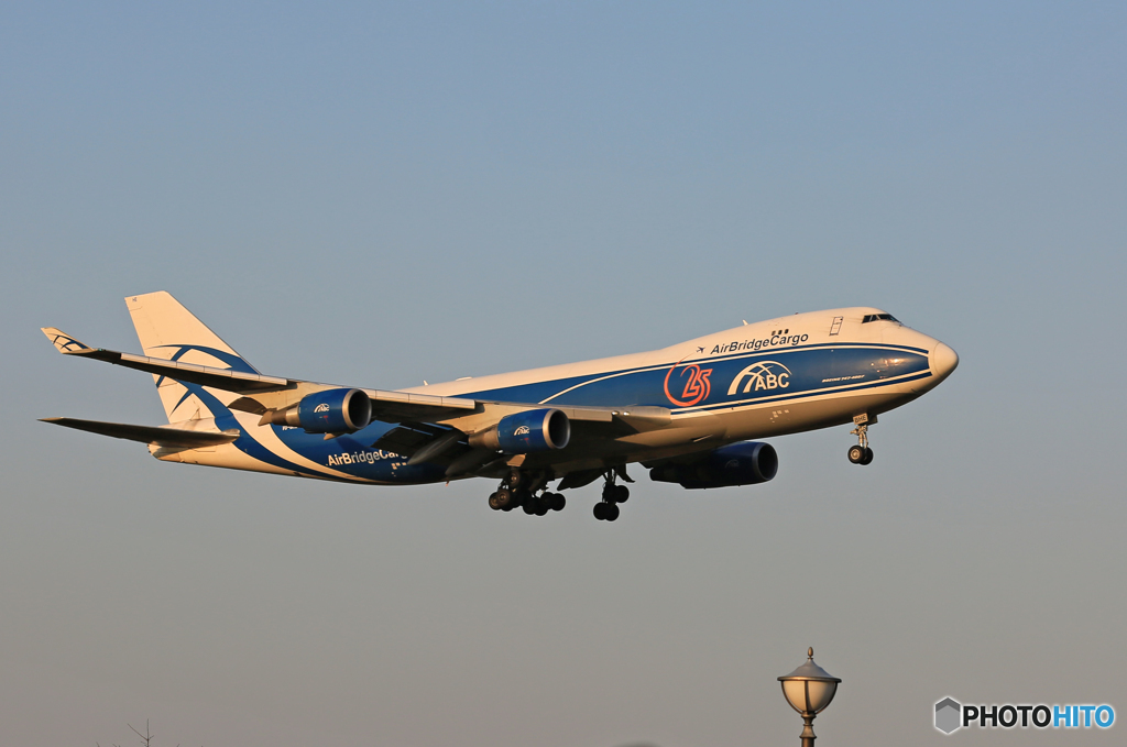 「青空」Air Bridge 747-400 VQ-BHE Landing