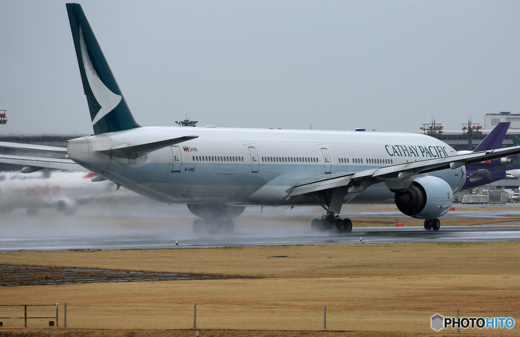 CATHAY 777 B-HNE 出発です