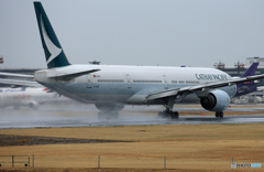 CATHAY 777 B-HNE 出発です