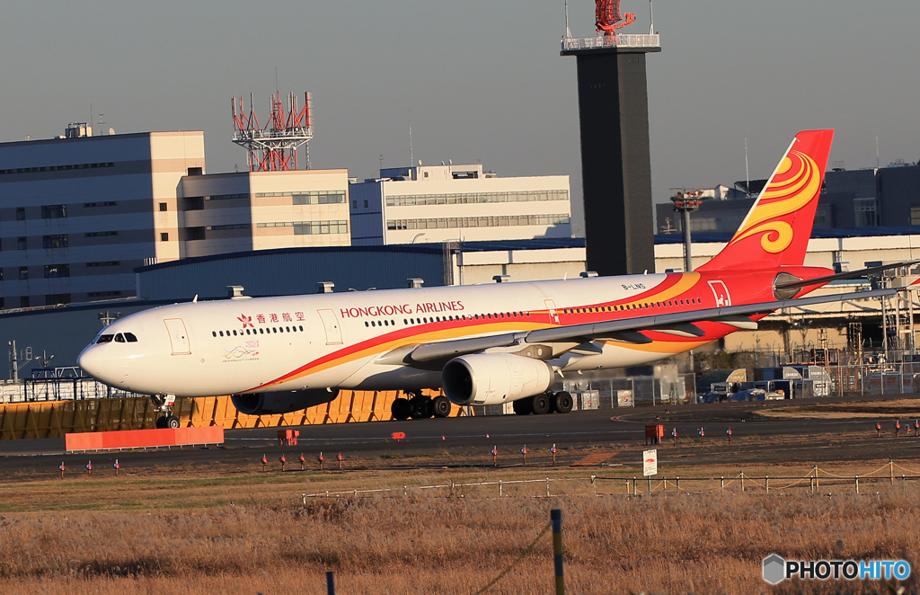 「晴れ」 香港航空 A330-343 B-LNS 飛び立ち