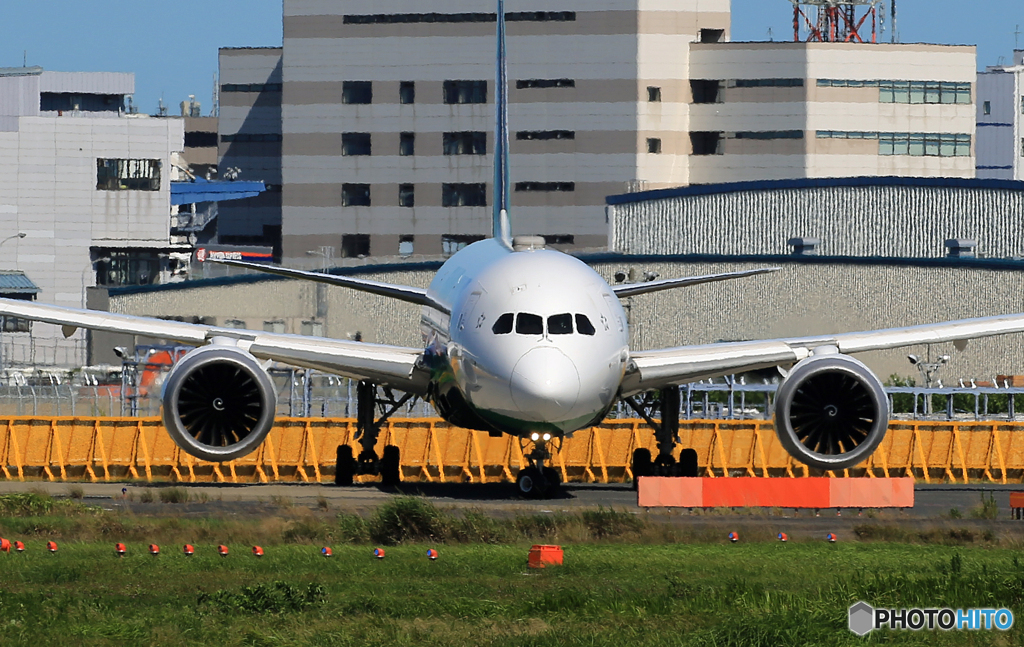 「蒼空」EVA 787-9 B-17882  出発します