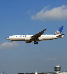 「あおぞら」 UNITED 777-222 N217UA 着陸します