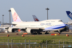 「青色が好き」 China 747-400 B-18210 離陸します