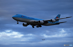 「良い雲」Korean Cargo 747-8   ダブルでLanding