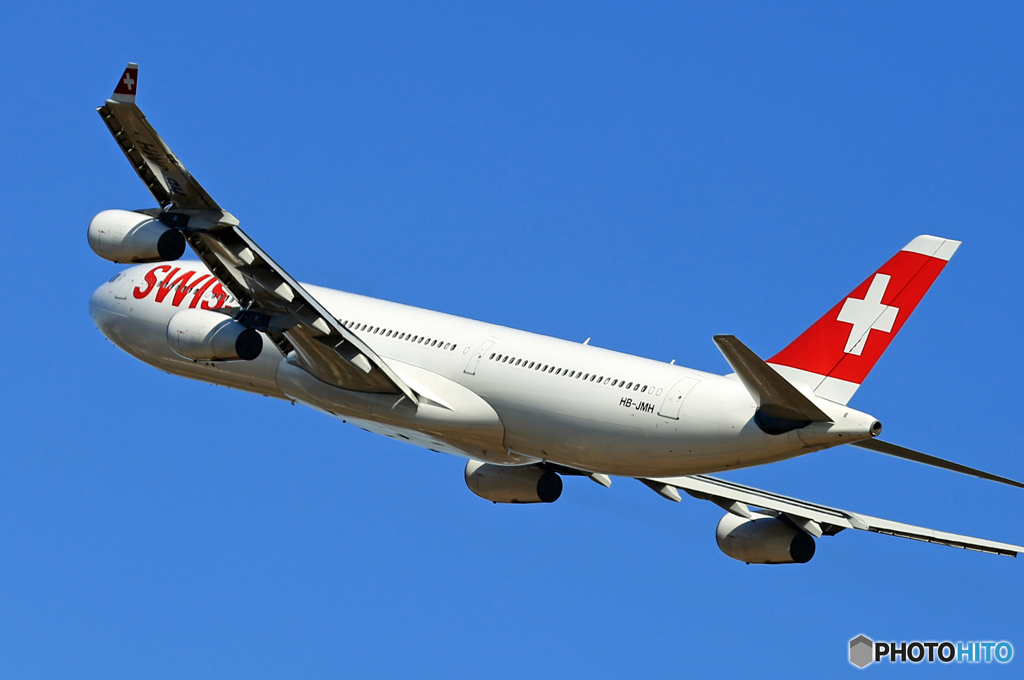 「群青」☮ 成田国際空港の風景です✈ Airbus A340-313