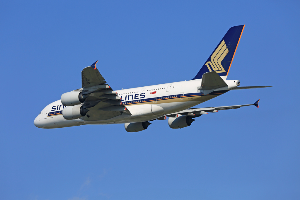 「青色が好き」 Singapore A380-841 9V-SKE飛び立ちです