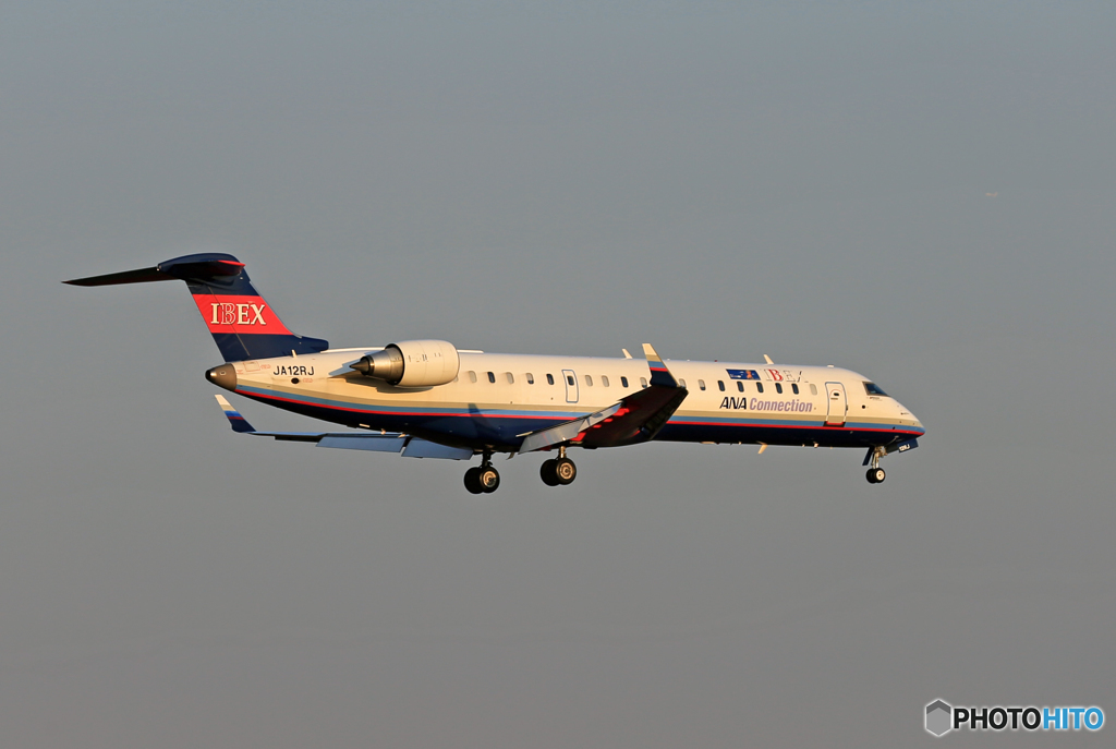 「スカイ」 IBEX ボンバル CRJ-702 JA12RJ Landing