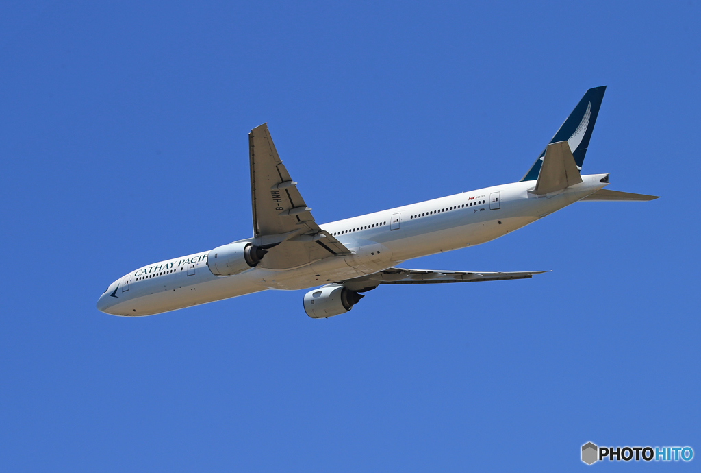 「SKY」 Cathay 777-367 B-HNH 出発です