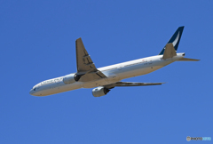 「SKY」 Cathay 777-367 B-HNH 出発です