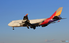 「青が好き」 Asiana 747-400F HL7413 到着