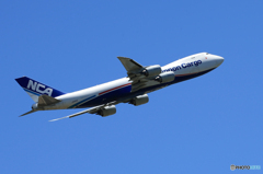 「ブルー」NCA 747-8KZF JA15KZ 出発