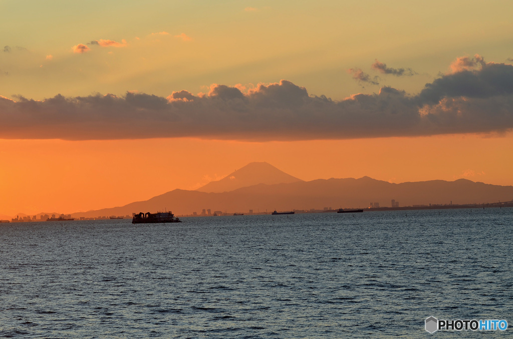 「雲」東京湾岸の夕景