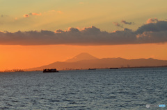 「雲」東京湾岸の夕景