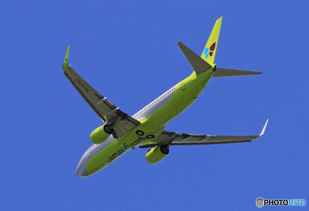   「晴れ」 Jin Air 737-800 HL8242 飛び立ちです