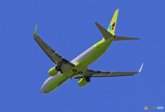   「晴れ」 Jin Air 737-800 HL8242 飛び立ちです