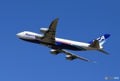 「青空」 NCA 747-8KZF JA17KZ Takeoff 