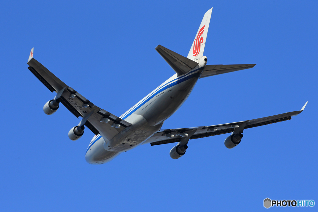 「ブルー」 China 747-400F B-2475 飛び立ち
