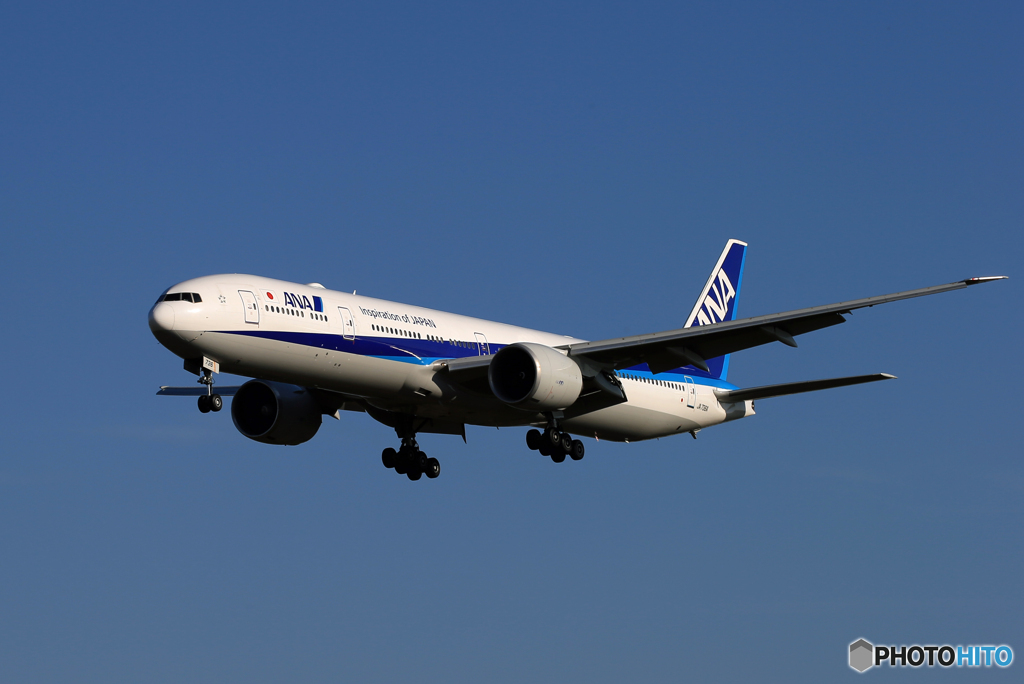 「Blue」ANA 777-381 JA786A  着陸します