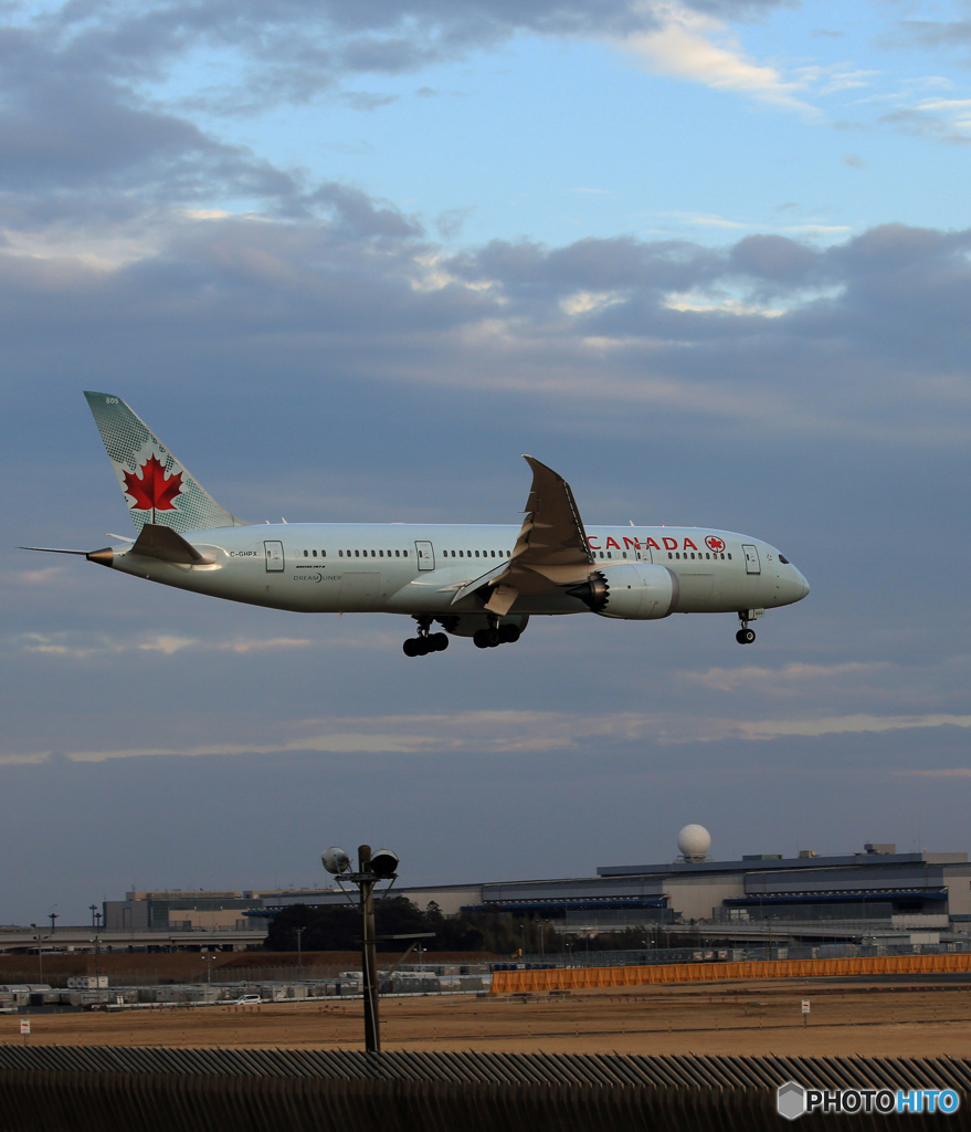 「青い日」 Air Canada 787-8 C-GHPX Landing