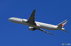 「群青」Air France 777-328 F-GZNI 出発