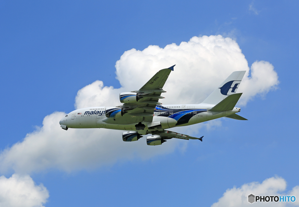 「良い空～」 Malaysia A380-841 9M-MNB Takeoff