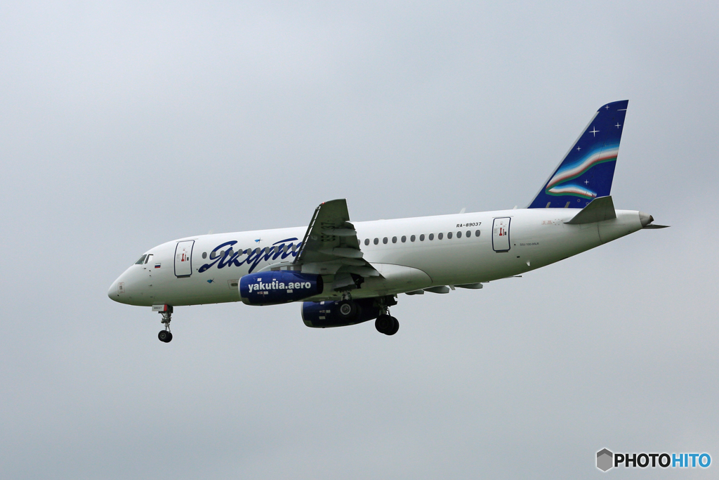 「曇り」 yakutia sukhoi 100-95UR 着陸です 