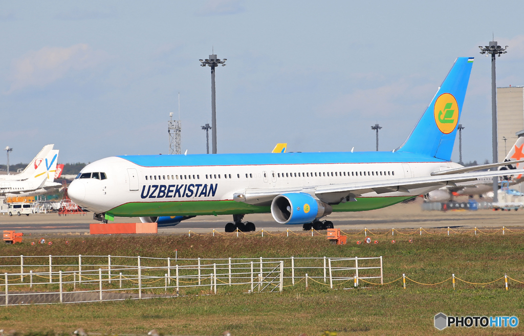 「青が好き」UZBEKISTAN 767-33P UK6700 Takeoff