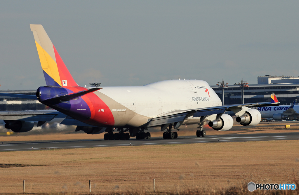 「青い日」 ASIANA 747-400 HL7618 飛ぶ