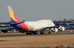 「青い日」 ASIANA 747-400 HL7618 飛ぶ