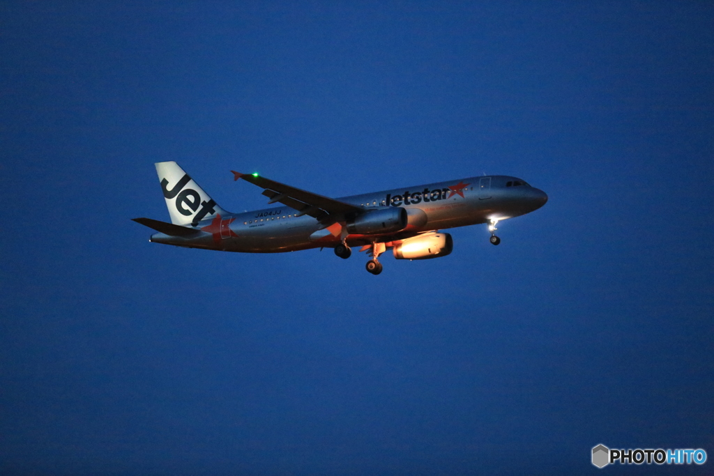 「青色」 Jetstar A320-232 JA04JJ Landing