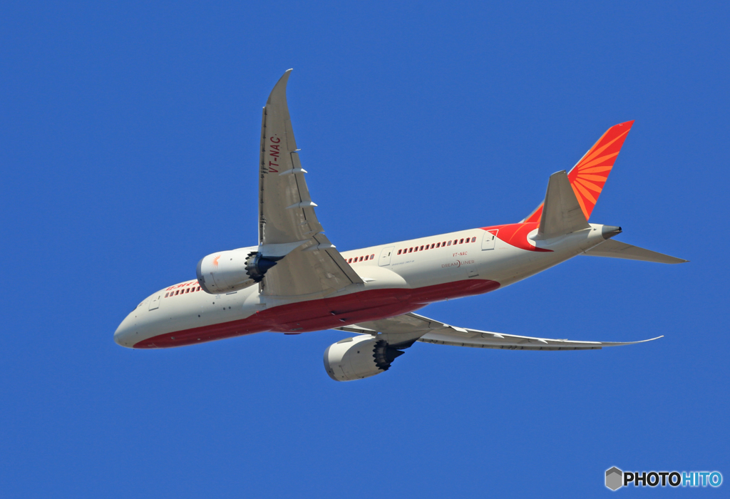「青が大好き」 Air India 787-8 VT-NAC 出発です