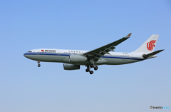 「良い空～」 Air China A330-200 B-6115到着です