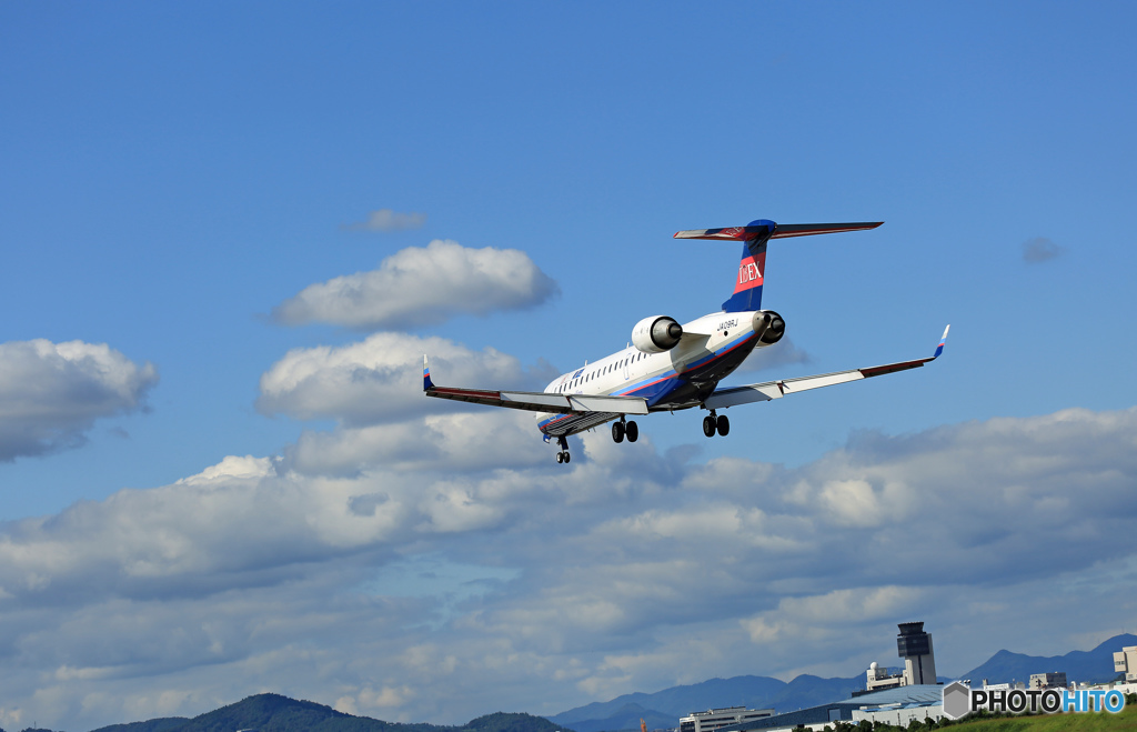 「すかい」 IBEX ボンバルディアCRJ-702 着陸します