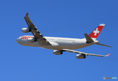 「晴れ」 SWISS A340-313 HB-JMA 出発