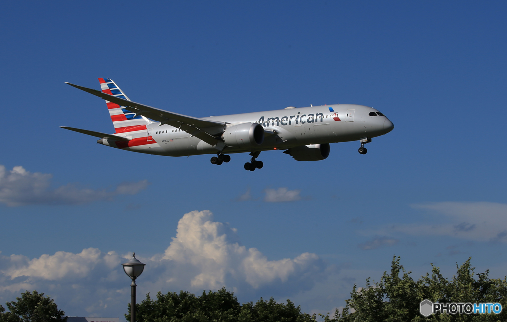 「真青の空」 American 787-8 N818AL 着陸