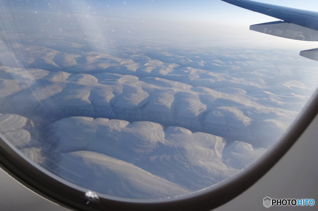 「良い雪山」(1101)  丸窓から流星群は見られずその2・雪山？