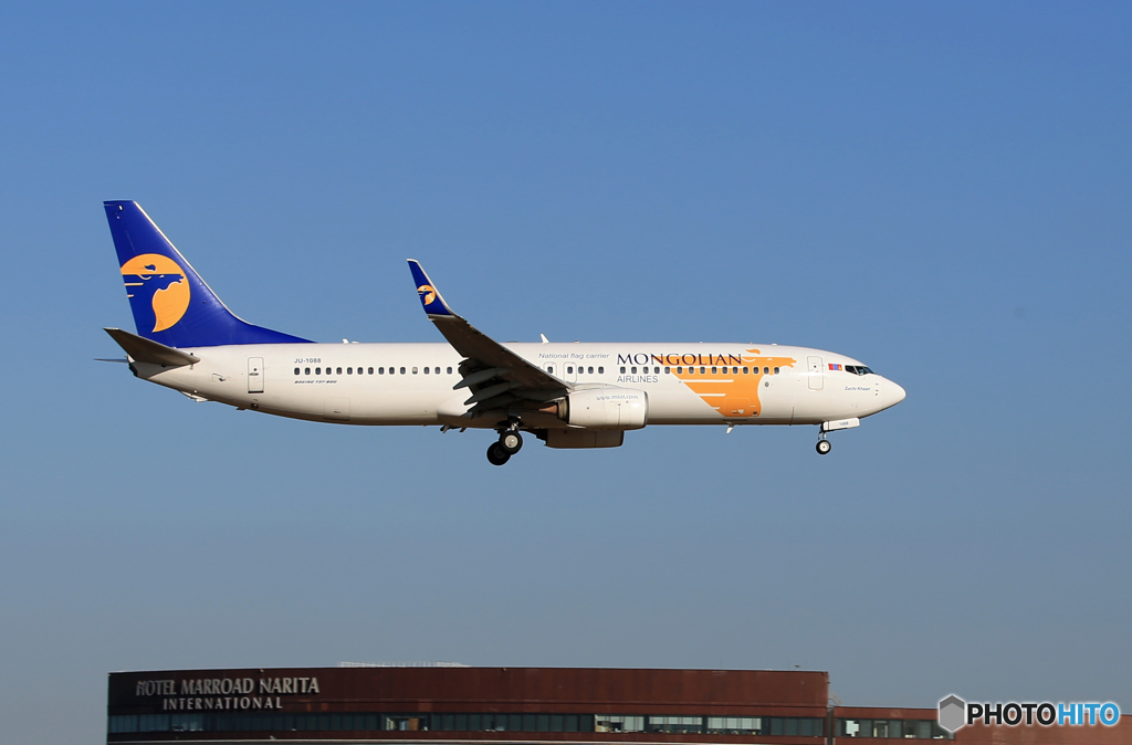  「青が好き」 Mongolian 737-8AL 着陸