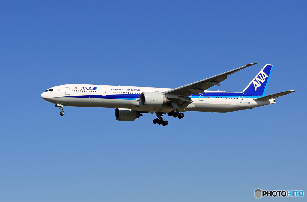 ☀「青い空」が一番ANA 777-381 JA785A到着
