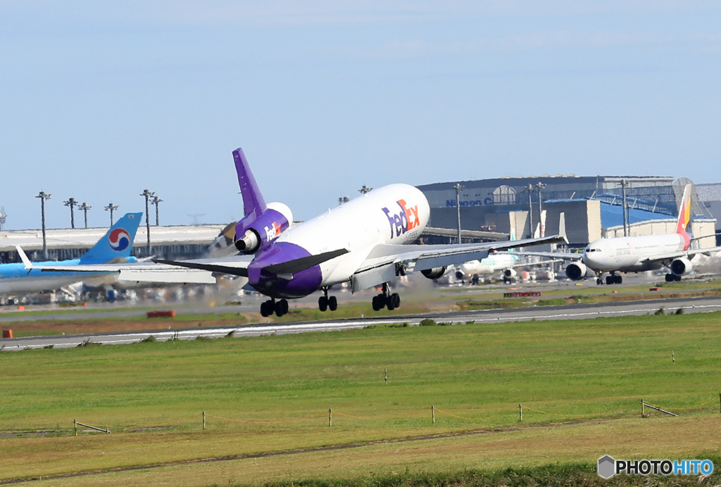 「良い空～」 FedEx MD-11 N528FE Landing