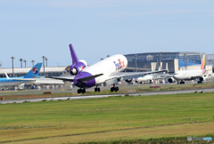 「良い空～」 FedEx MD-11 N528FE Landing