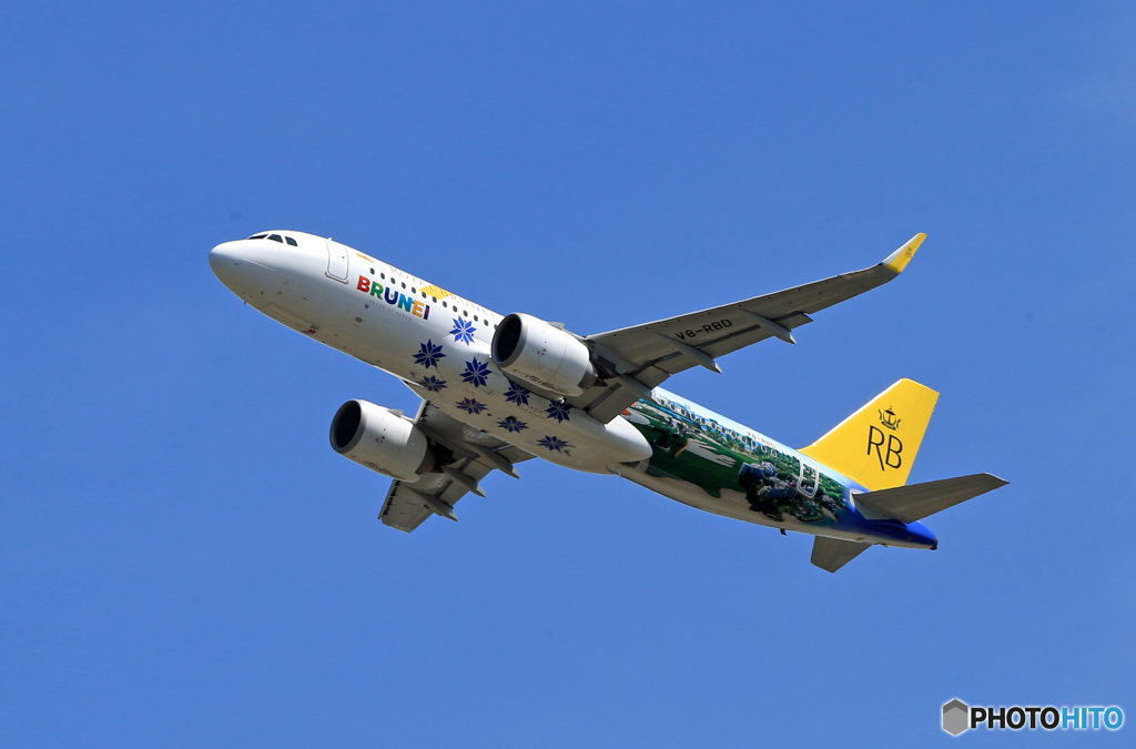 「青が好き」 ロイヤルブルネイA320-251 V8-RBD 出発です