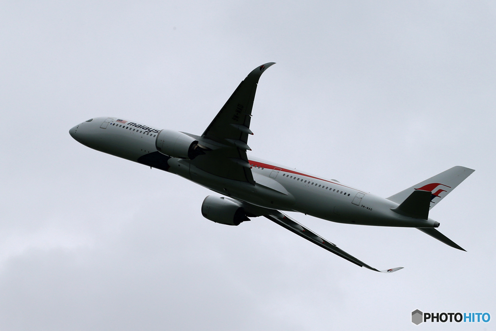 「くもり」 マレーシアA350-941 9M-MAD Takeoff