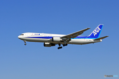 「空色」 ANA 767-381 JA8342 到着です