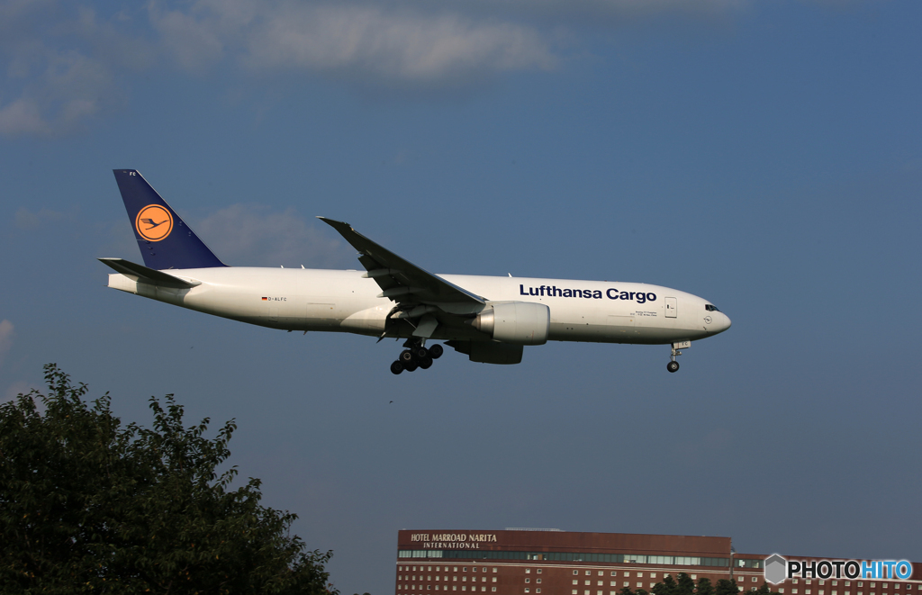 「☁」Lufthansa 777-FBT D-ALFC 到着しました